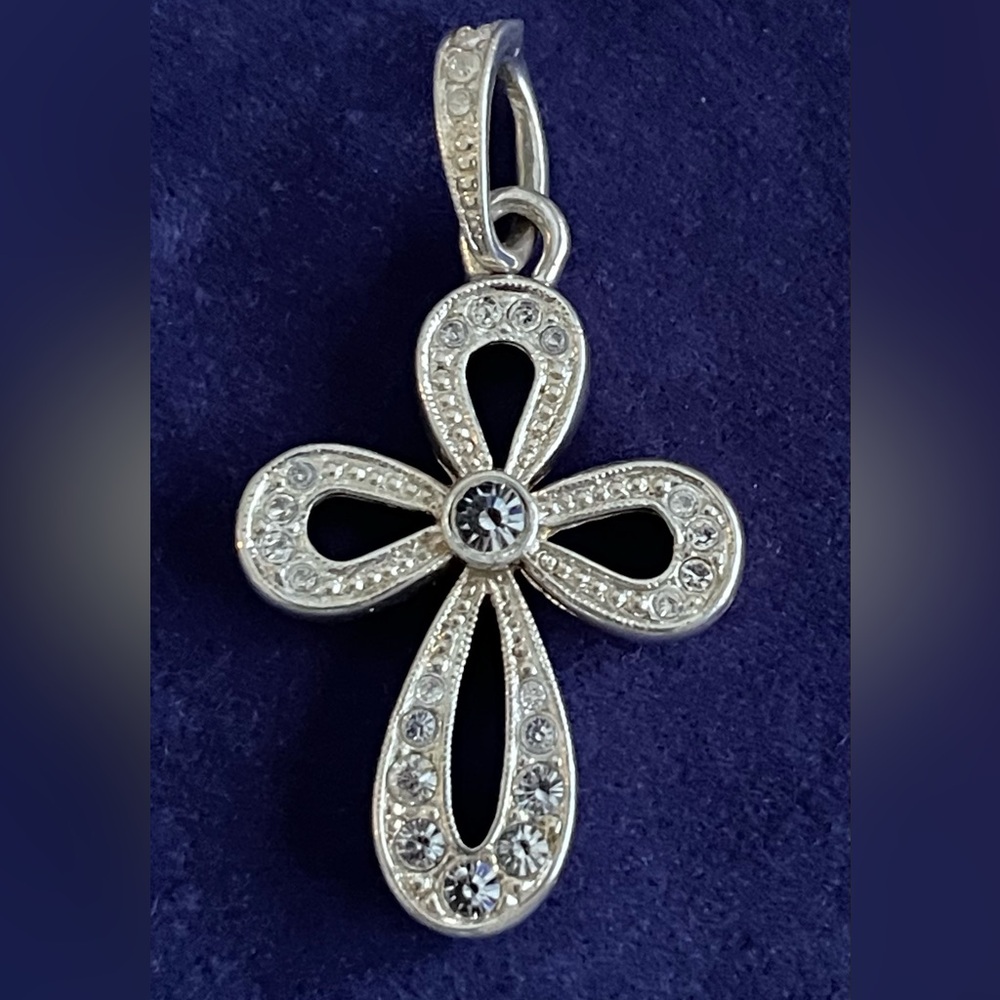PREMIER VINTAGE SILVER CRYSTAL CROSS WITH CRYSTAL CLASP 1/4” WIDE FOR CHAIN.